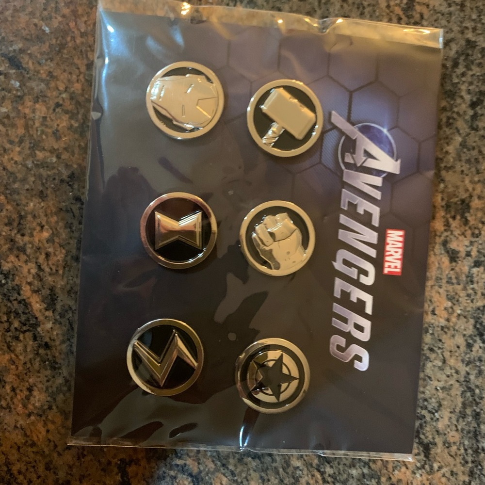 Marvel Avenger Pins Set